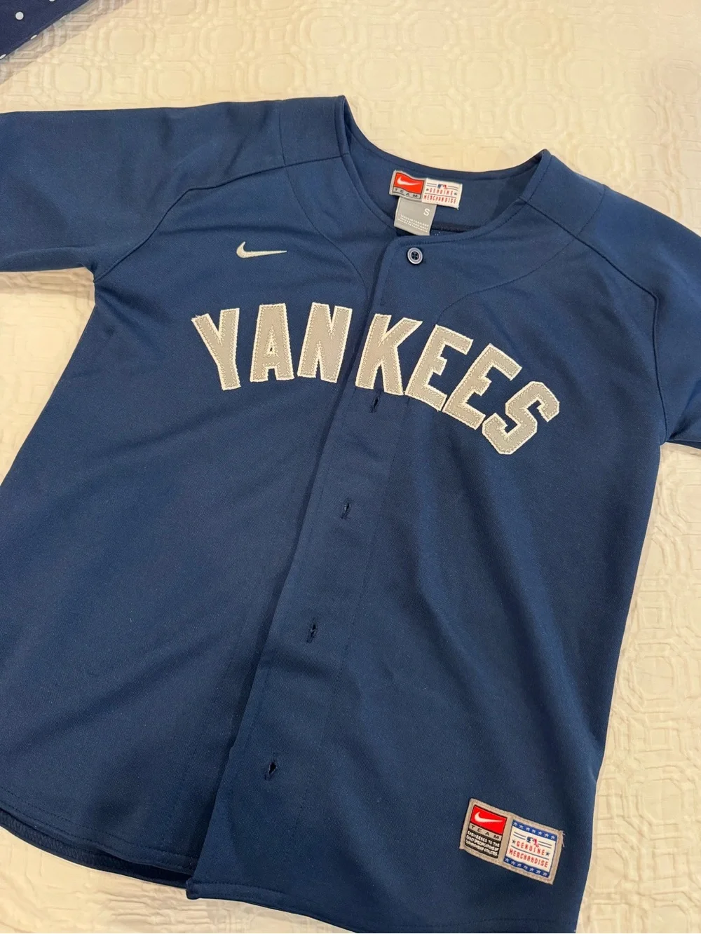 Nike Kids Yankees Button-Up Jersey in Blue